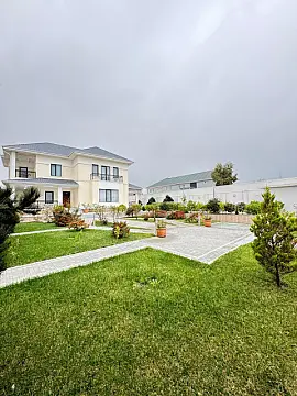 Satılır 6 otaqlı həyət evi 350 m²