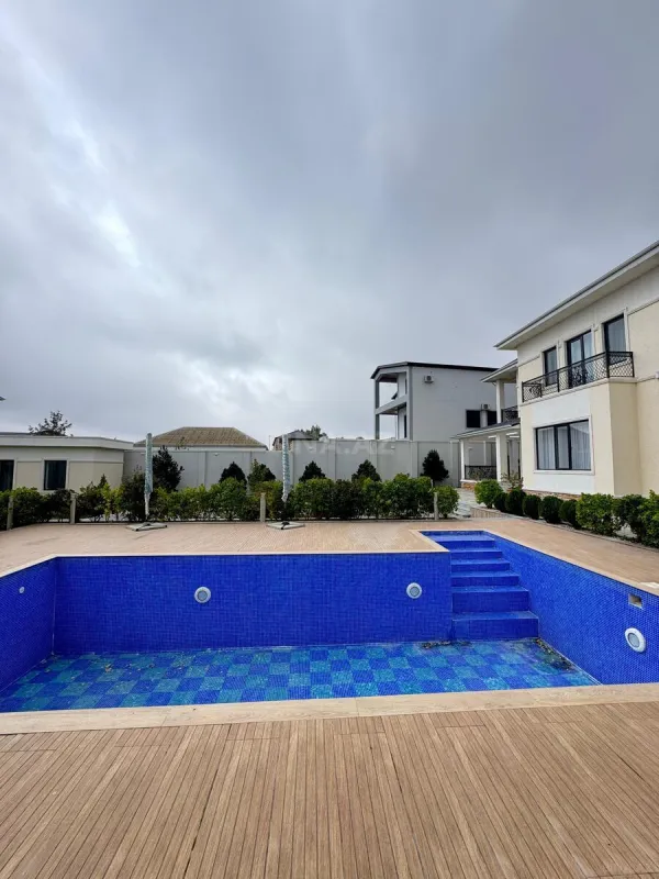 Satılır 6 otaqlı həyət evi 350 m²