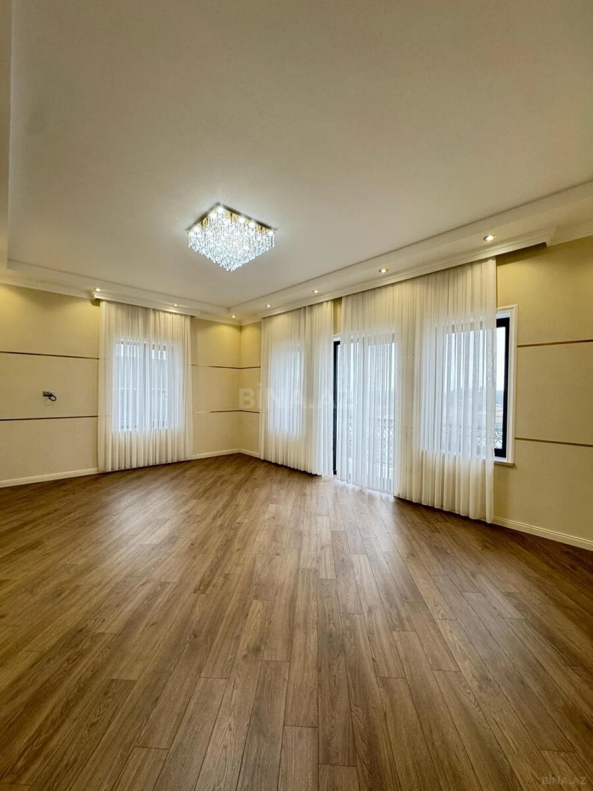 Satılır 6 otaqlı həyət evi 350 m²