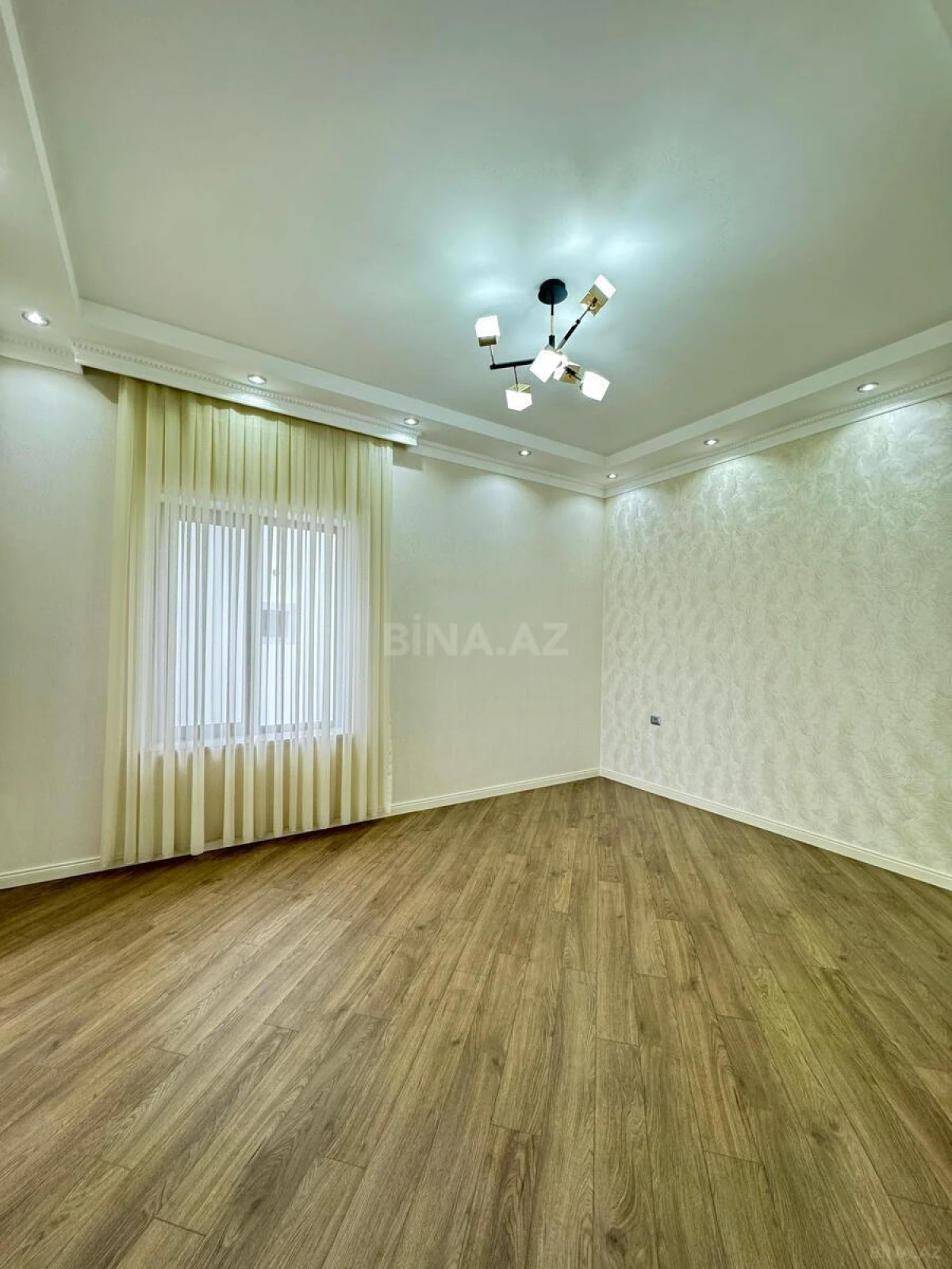 Satılır 6 otaqlı həyət evi 350 m²