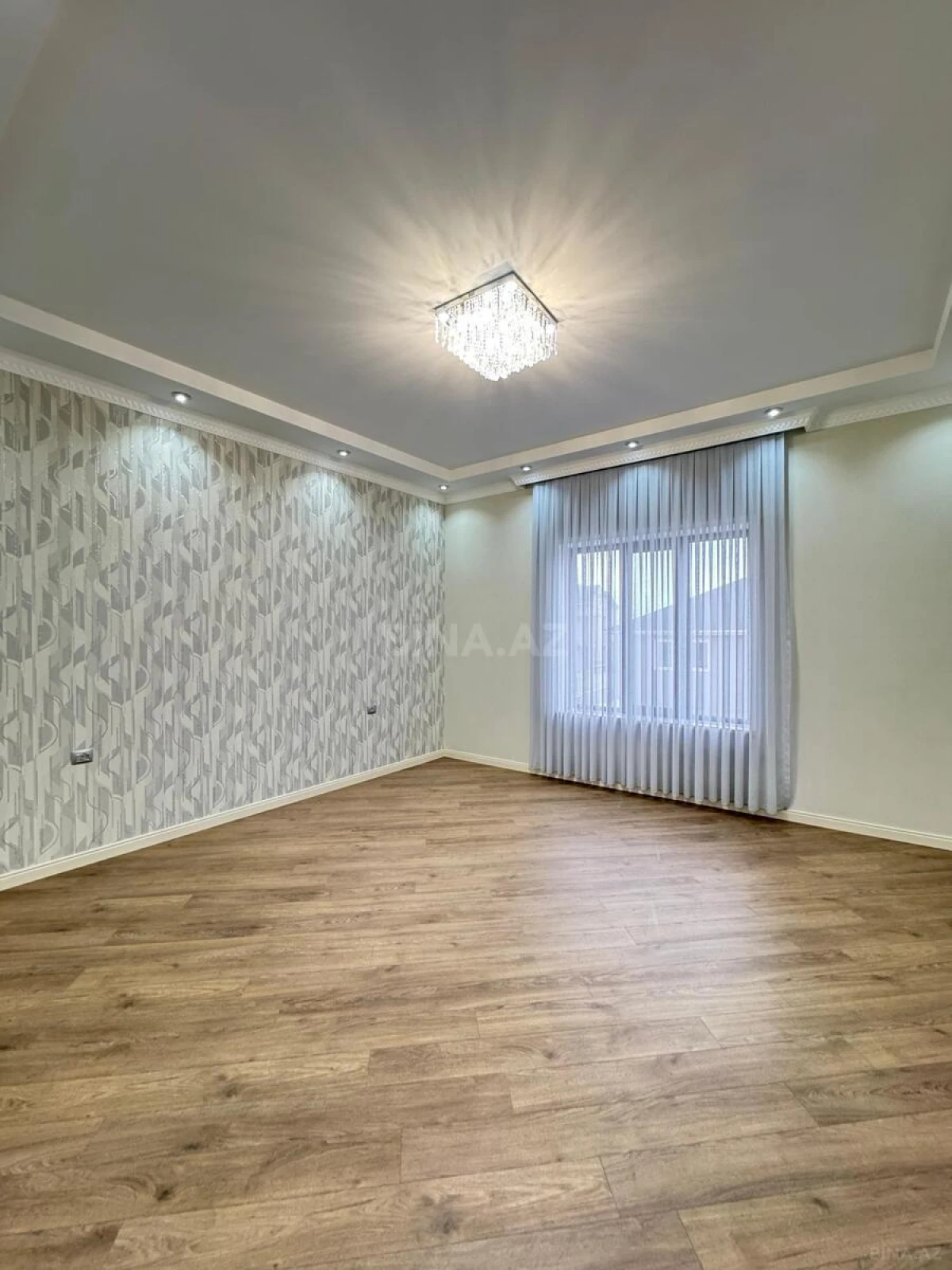 Satılır 6 otaqlı həyət evi 350 m²