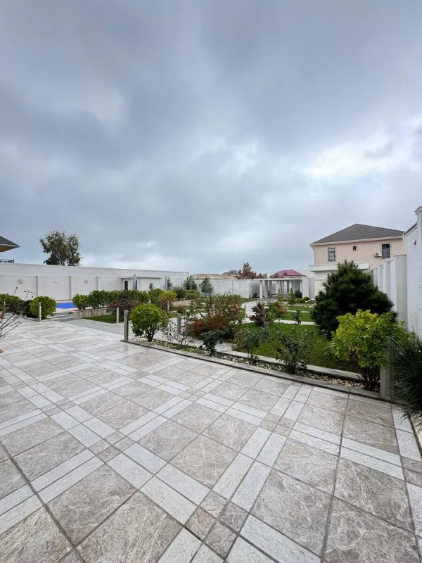 Satılır 6 otaqlı həyət evi 350 m²