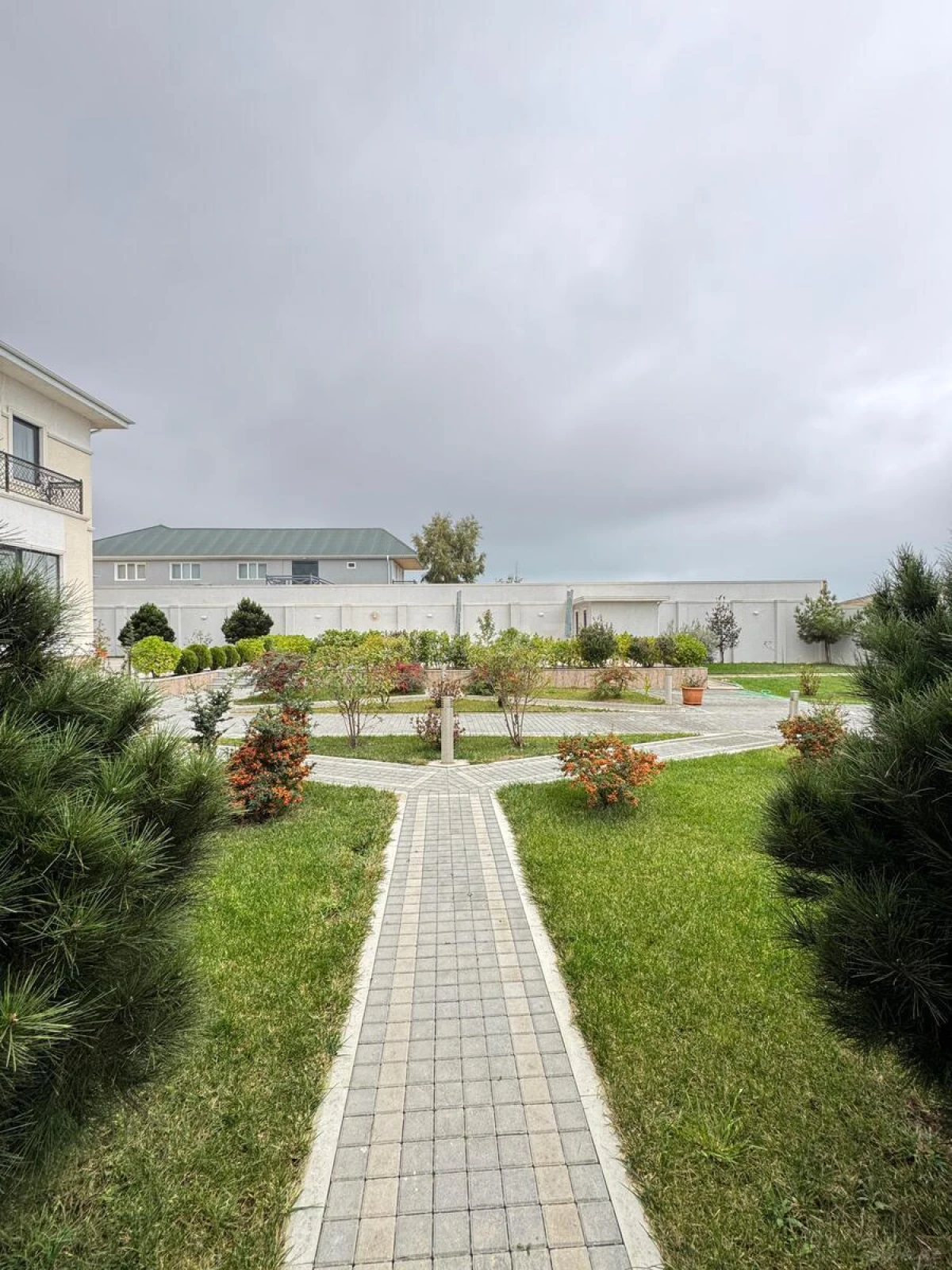 Satılır 6 otaqlı həyət evi 350 m²