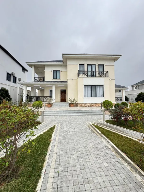 Satılır 6 otaqlı həyət evi 350 m²