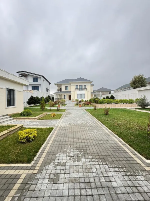Satılır 6 otaqlı həyət evi 350 m²