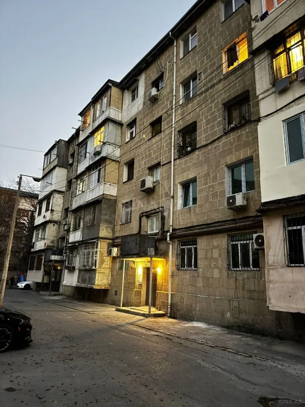 Satılır 4 otaqlı mənzil 100 m²