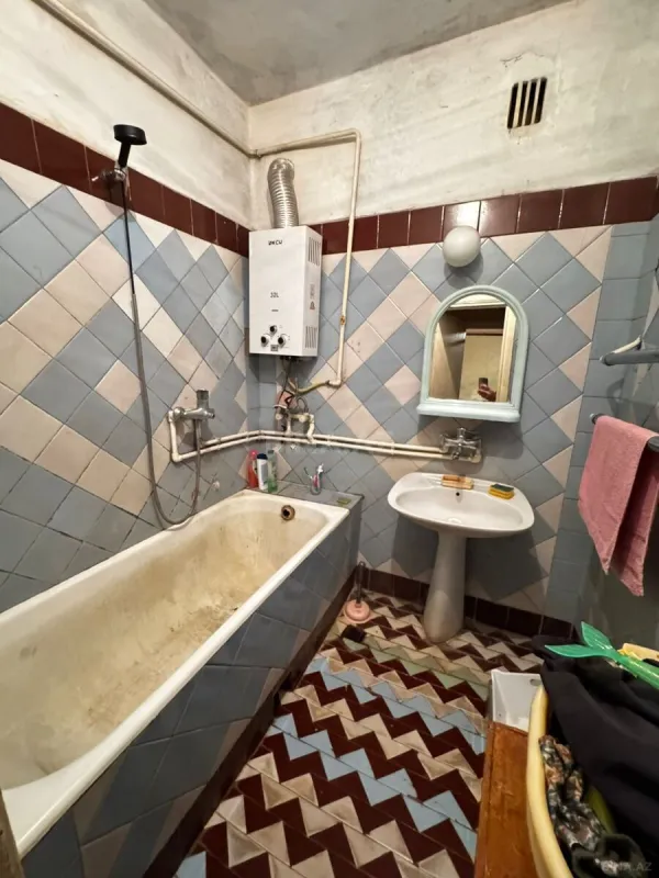 Satılır 4 otaqlı mənzil 100 m²