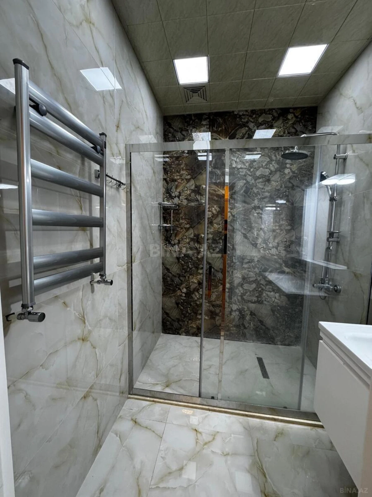 Kirayə verilir 2 otaqlı mənzil 100 m²