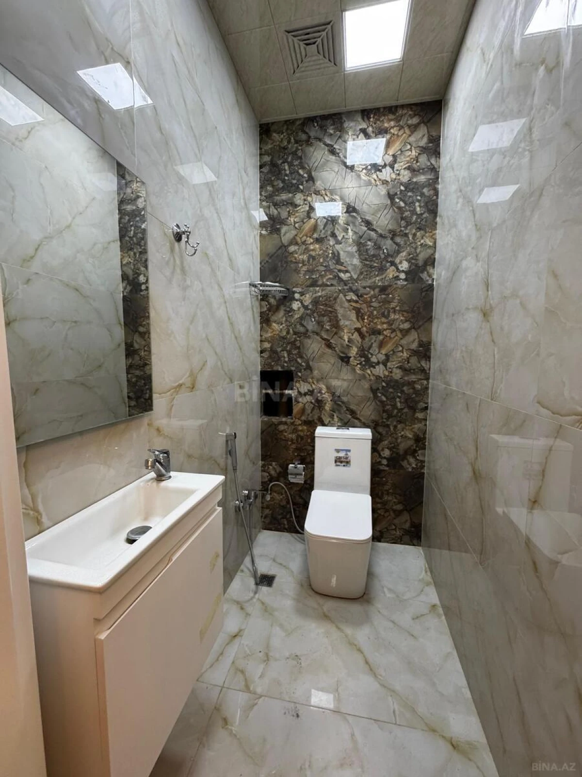 Kirayə verilir 2 otaqlı mənzil 100 m²