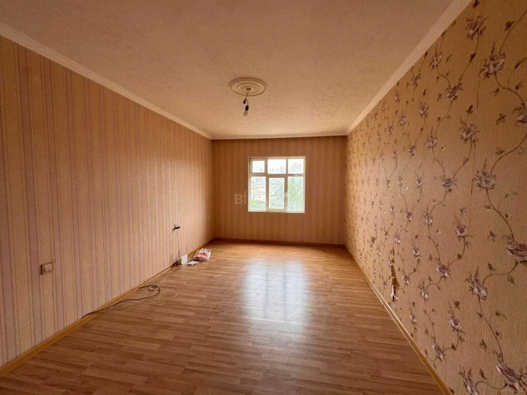 Satılır 5 otaqlı mənzil 120 m²