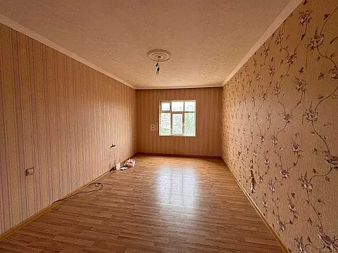 Satılır 5 otaqlı mənzil 120 m²