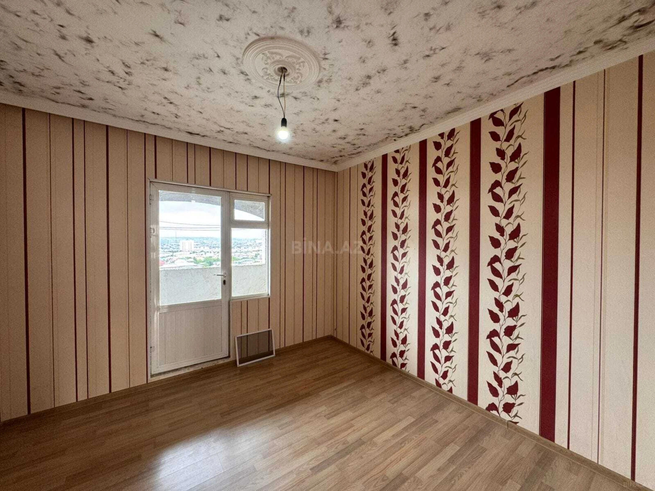 Satılır 5 otaqlı mənzil 120 m²