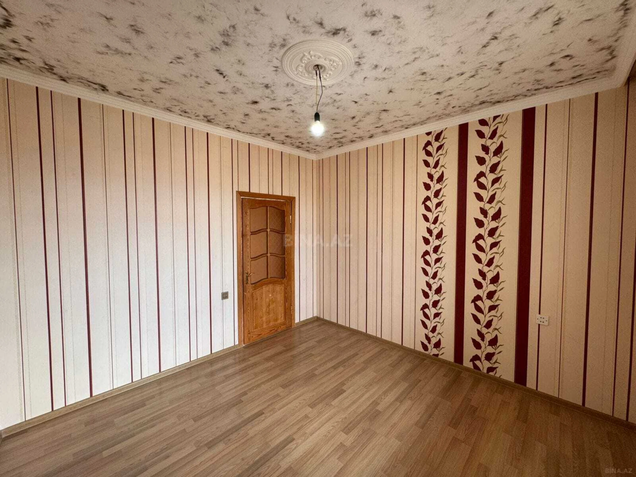 Satılır 5 otaqlı mənzil 120 m²