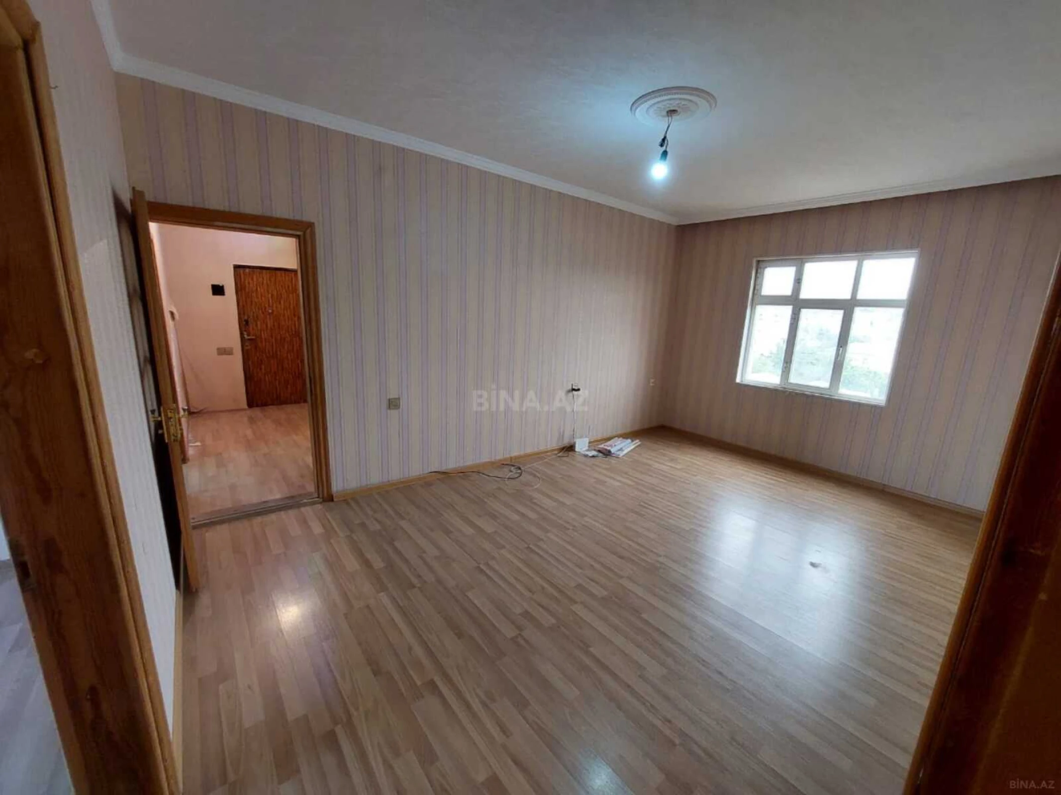 Satılır 5 otaqlı mənzil 120 m²