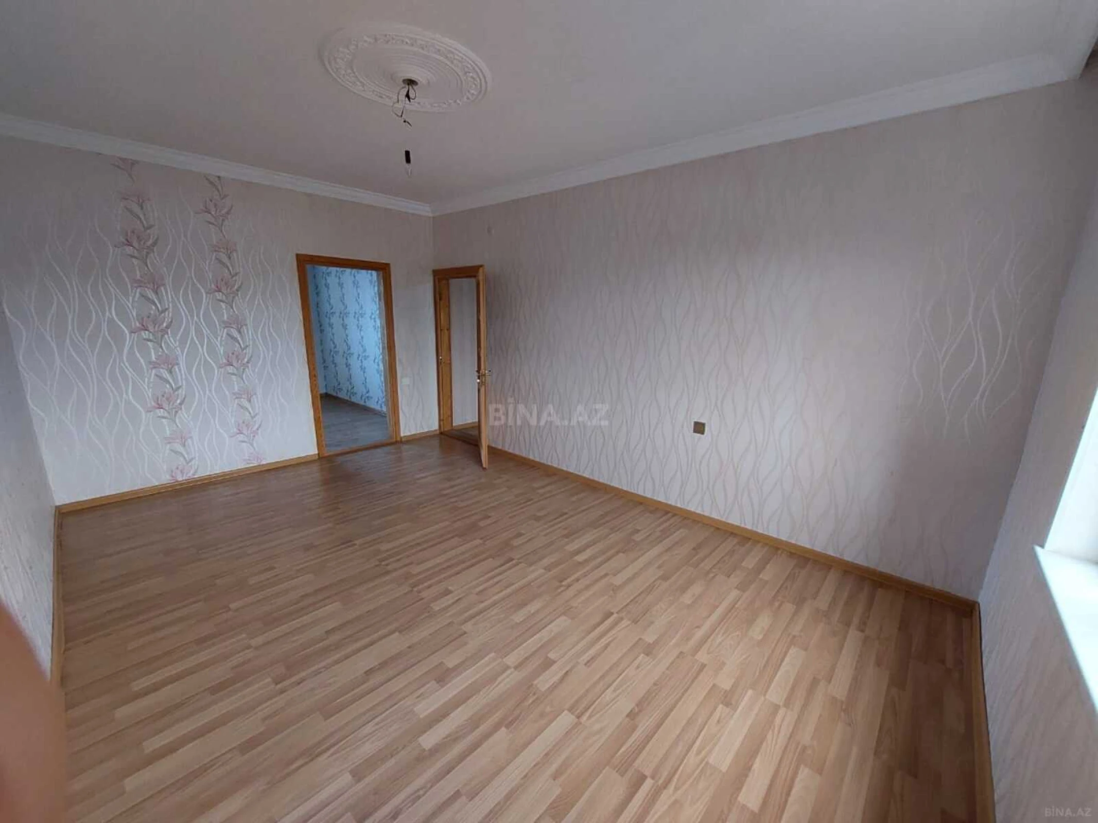 Satılır 5 otaqlı mənzil 120 m²