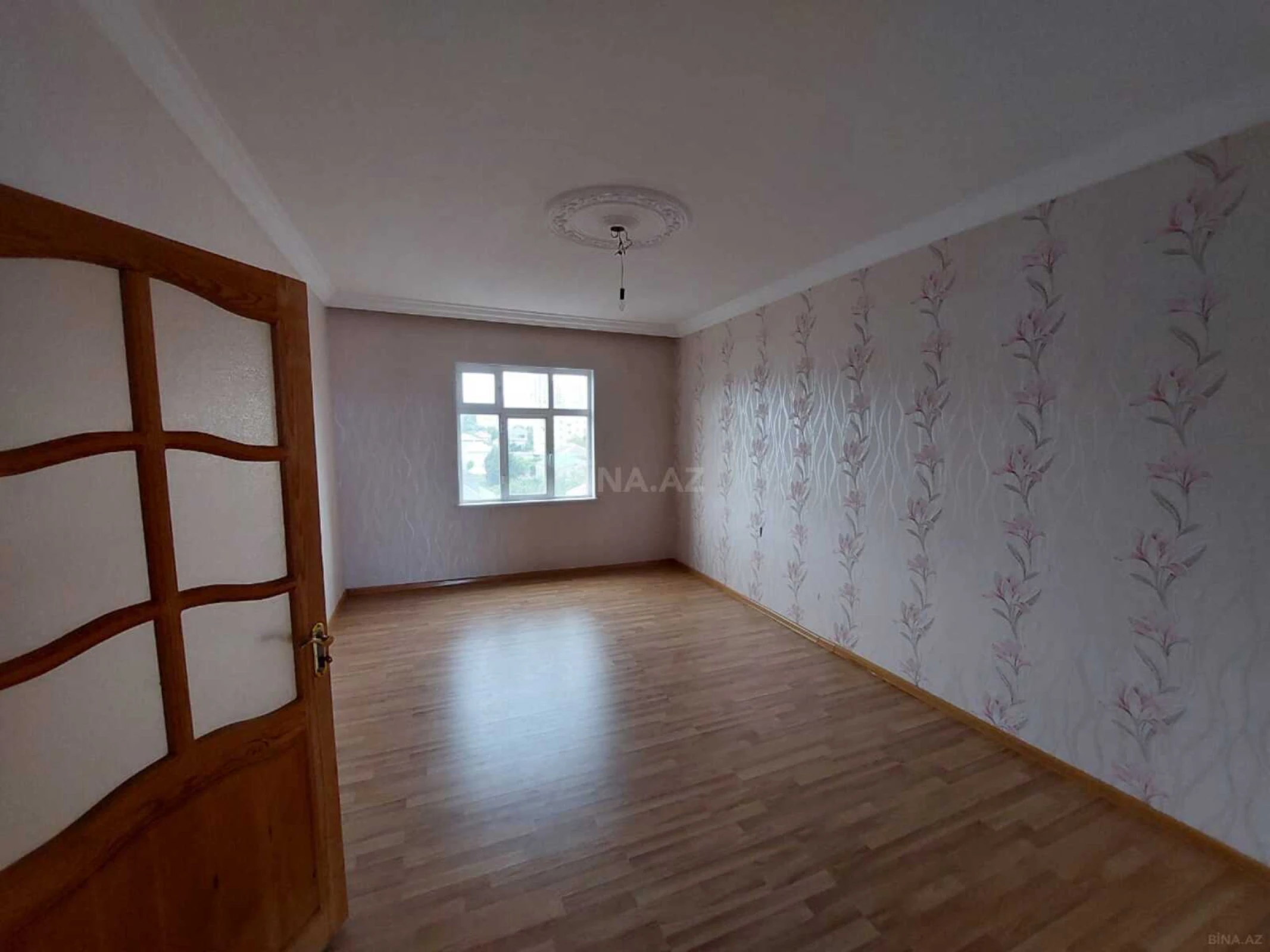 Satılır 5 otaqlı mənzil 120 m²