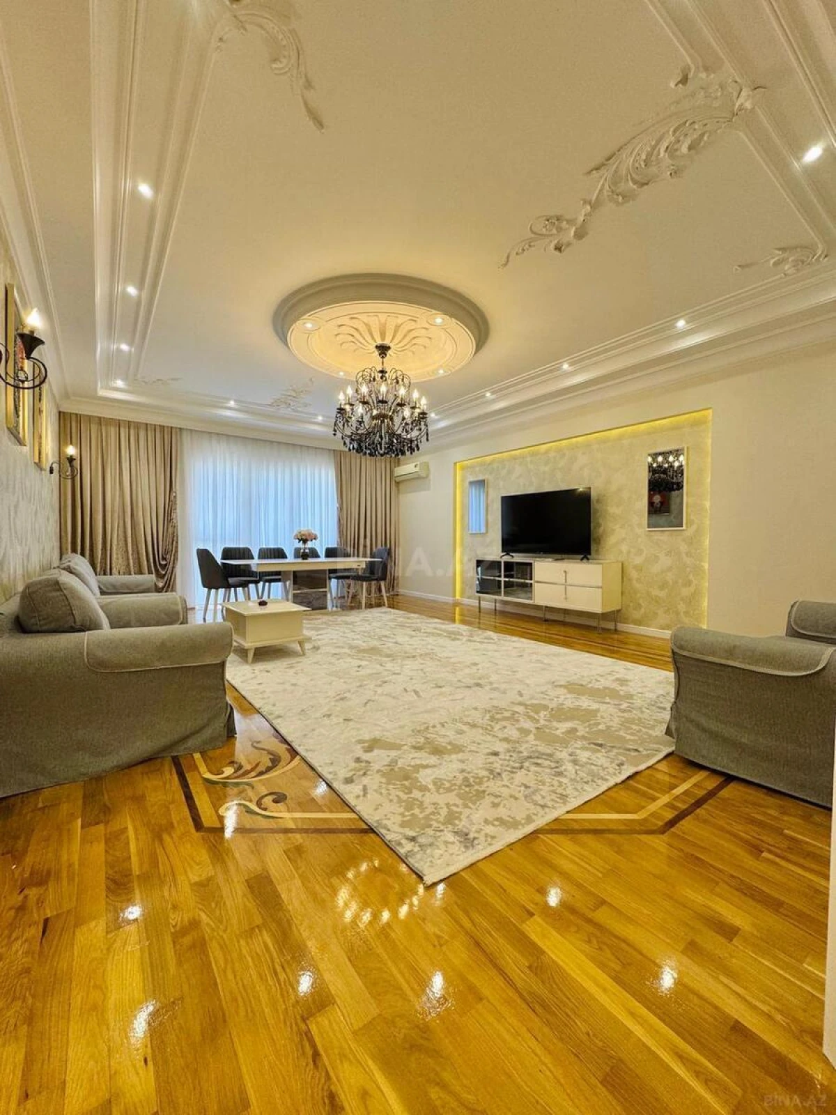 Satılır 4 otaqlı mənzil 225 m²
