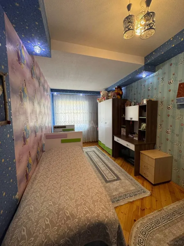 Satılır 4 otaqlı mənzil 120 m²