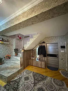 Satılır 4 otaqlı mənzil 120 m²