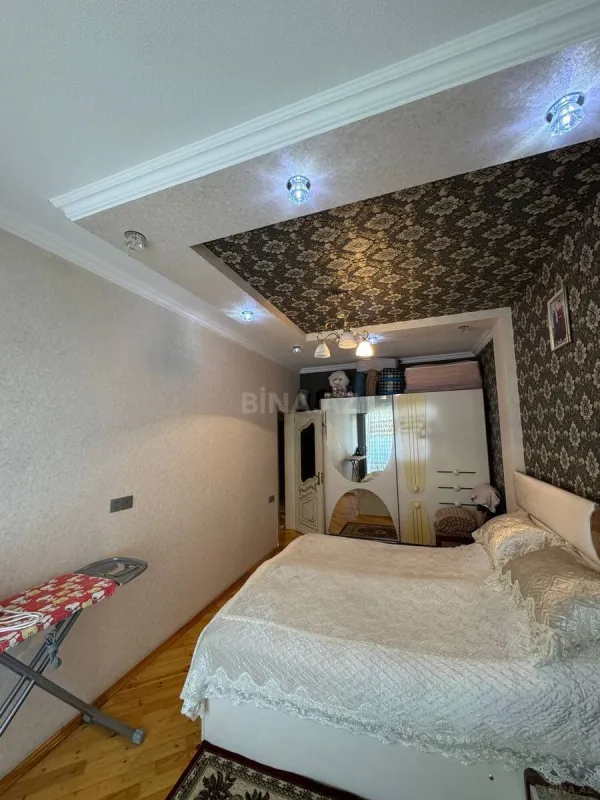 Satılır 4 otaqlı mənzil 120 m²