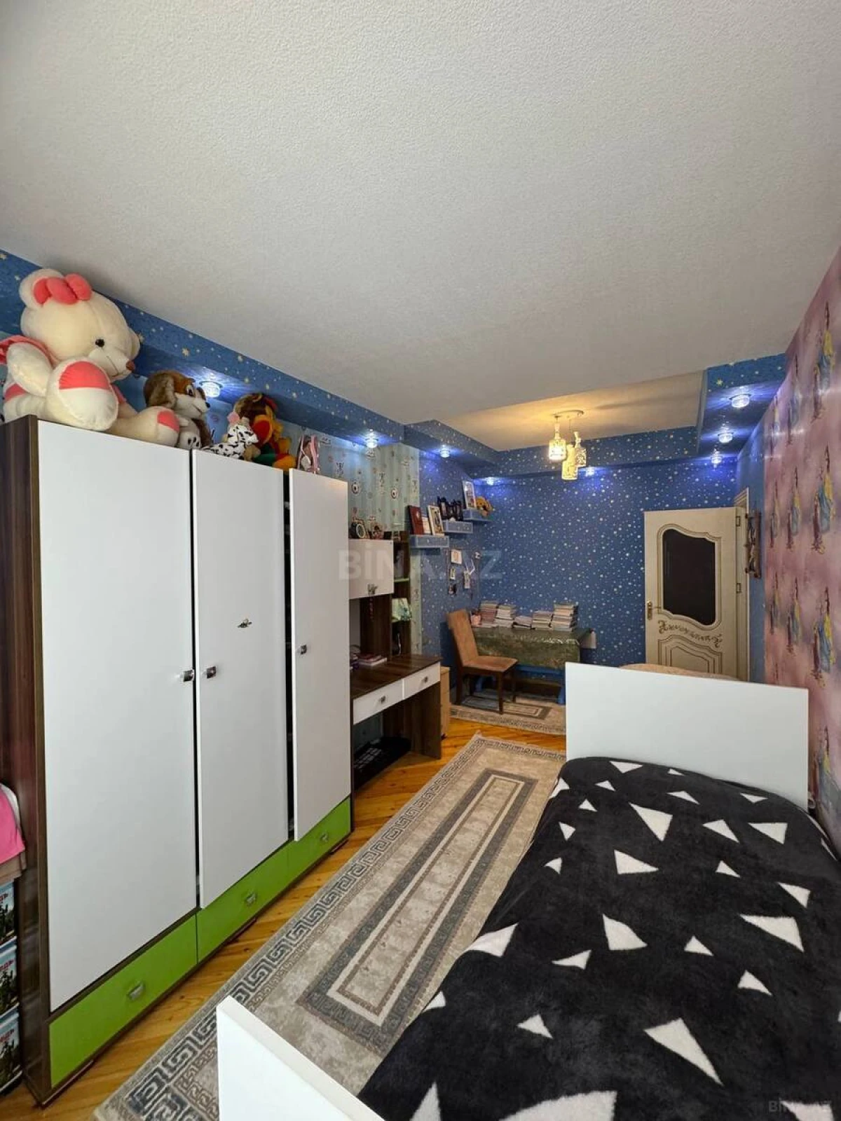 Satılır 4 otaqlı mənzil 120 m²