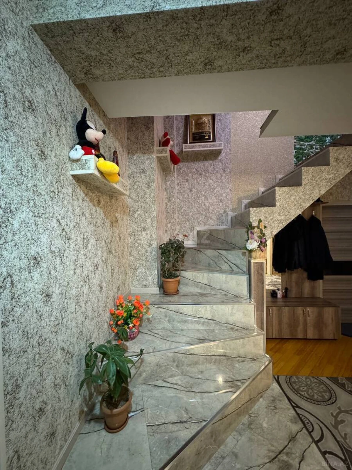 Satılır 4 otaqlı mənzil 120 m²