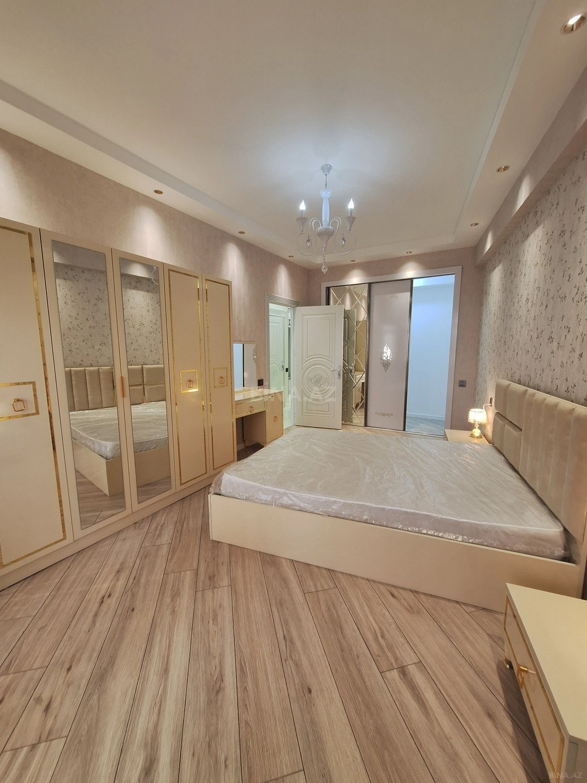 Satılır 3 otaqlı mənzil 95 m²