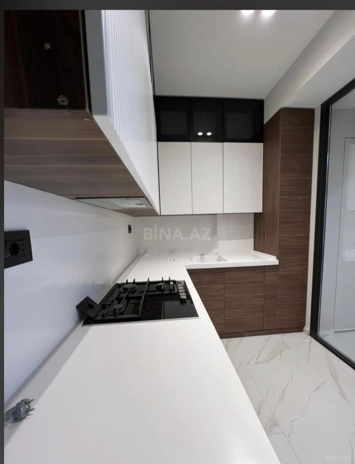 Satılır 3 otaqlı mənzil 107.5 m²