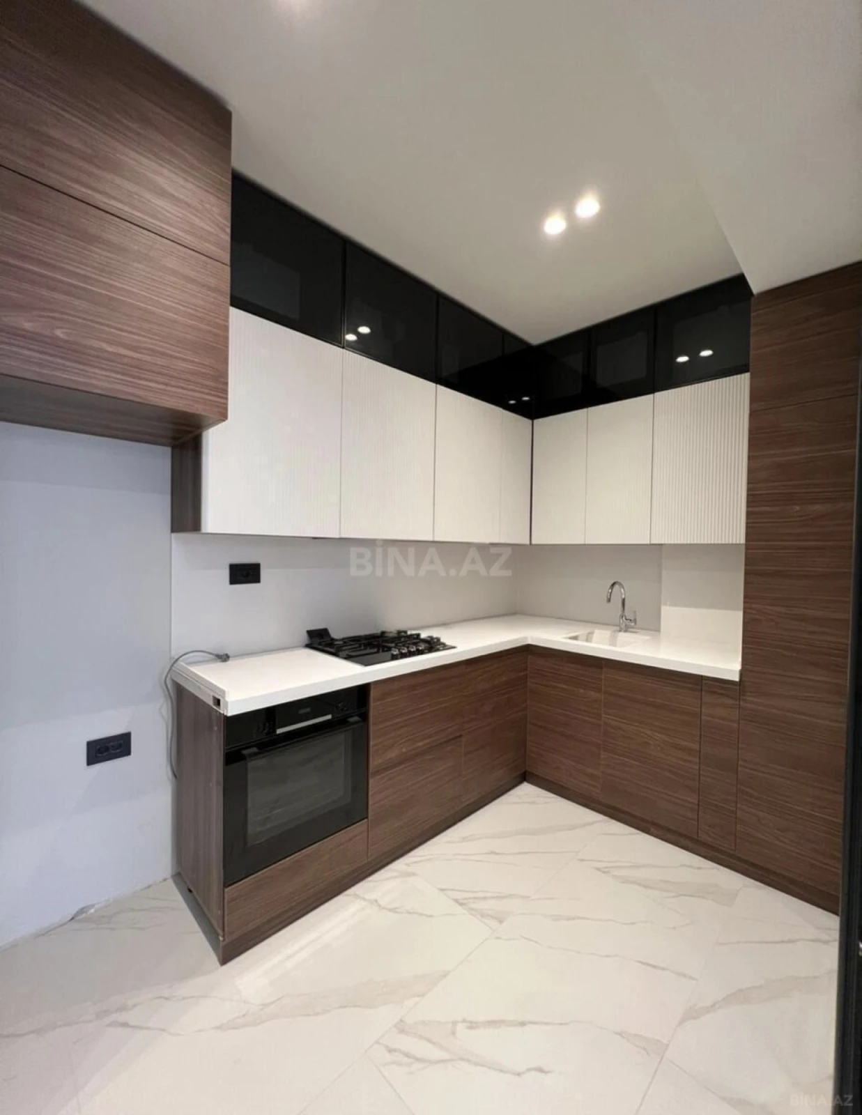 Satılır 3 otaqlı mənzil 107.5 m²