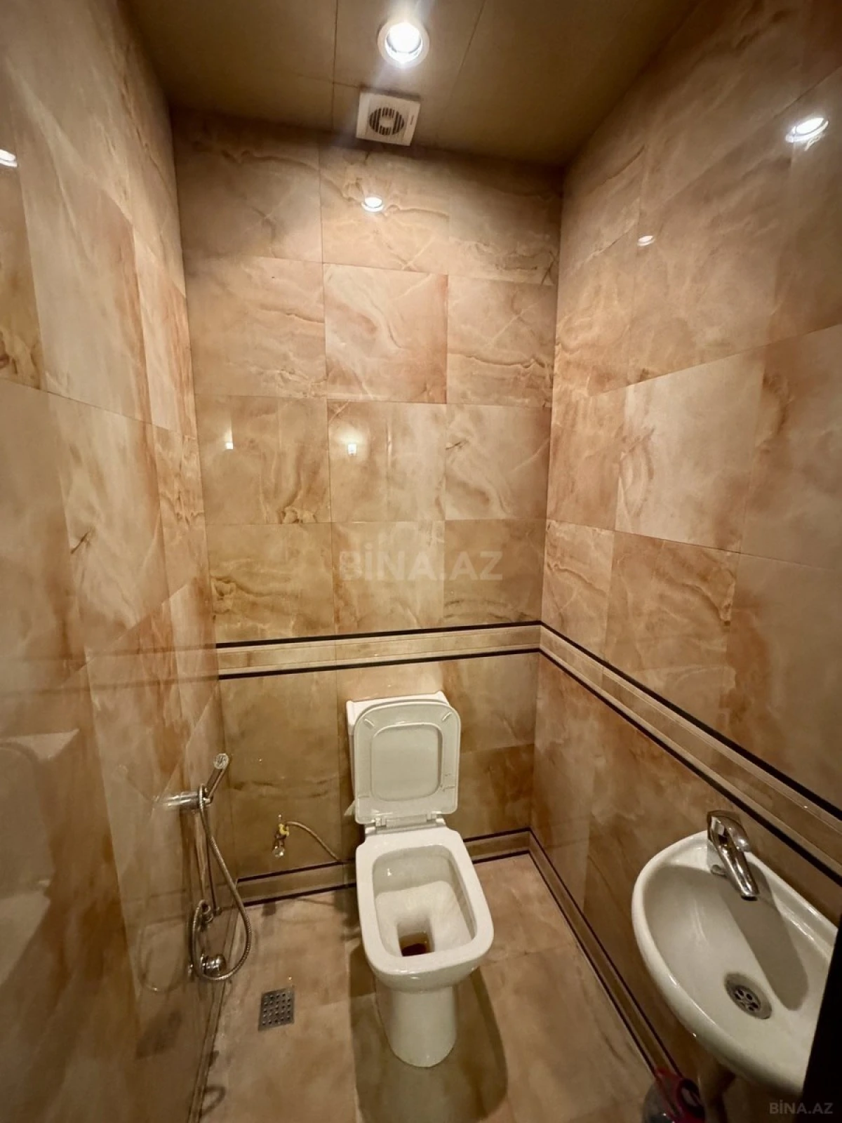 Satılır 3 otaqlı mənzil 105 m²