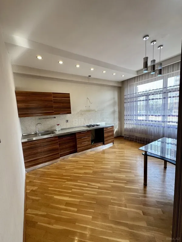 Satılır 3 otaqlı mənzil 105 m²