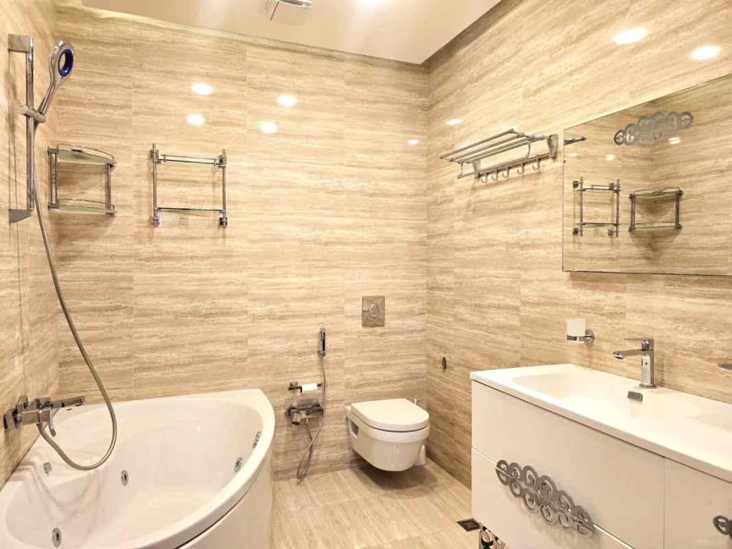 Satılır 3 otaqlı mənzil 155 m²