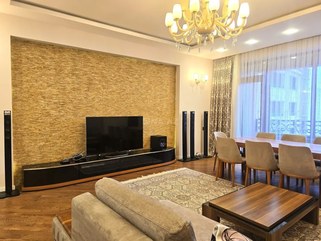 Satılır 3 otaqlı mənzil 155 m²