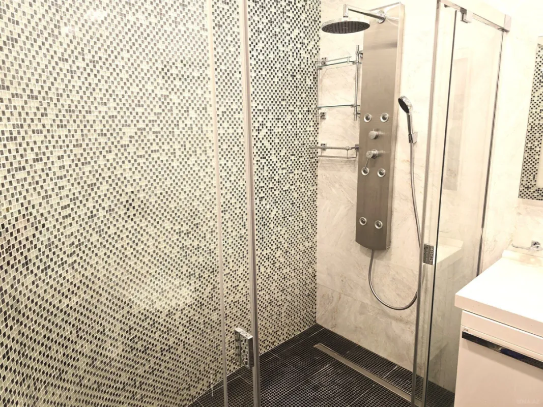 Satılır 3 otaqlı mənzil 155 m²