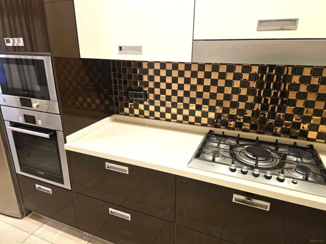 Satılır 3 otaqlı mənzil 155 m²