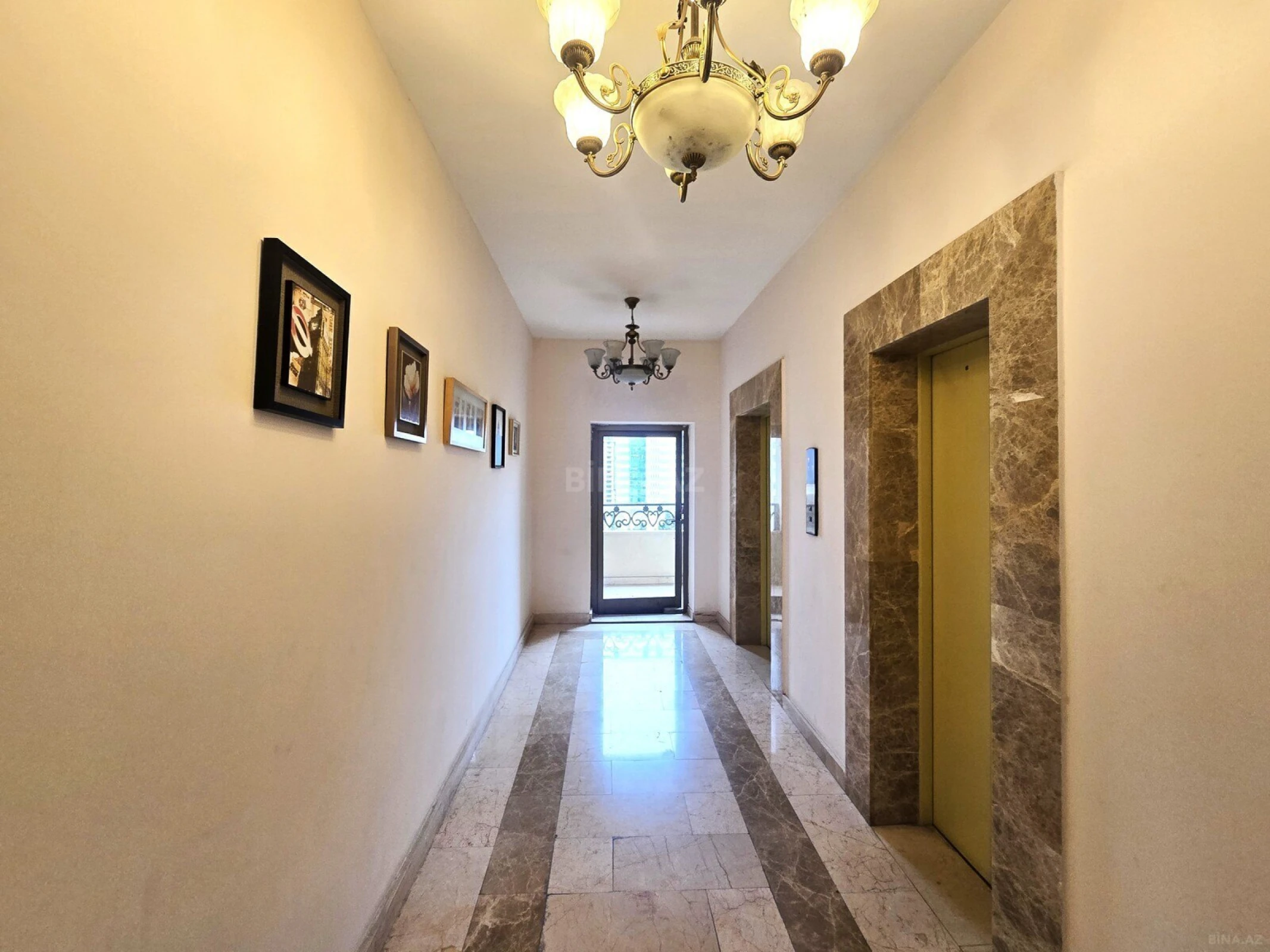 Satılır 3 otaqlı mənzil 155 m²