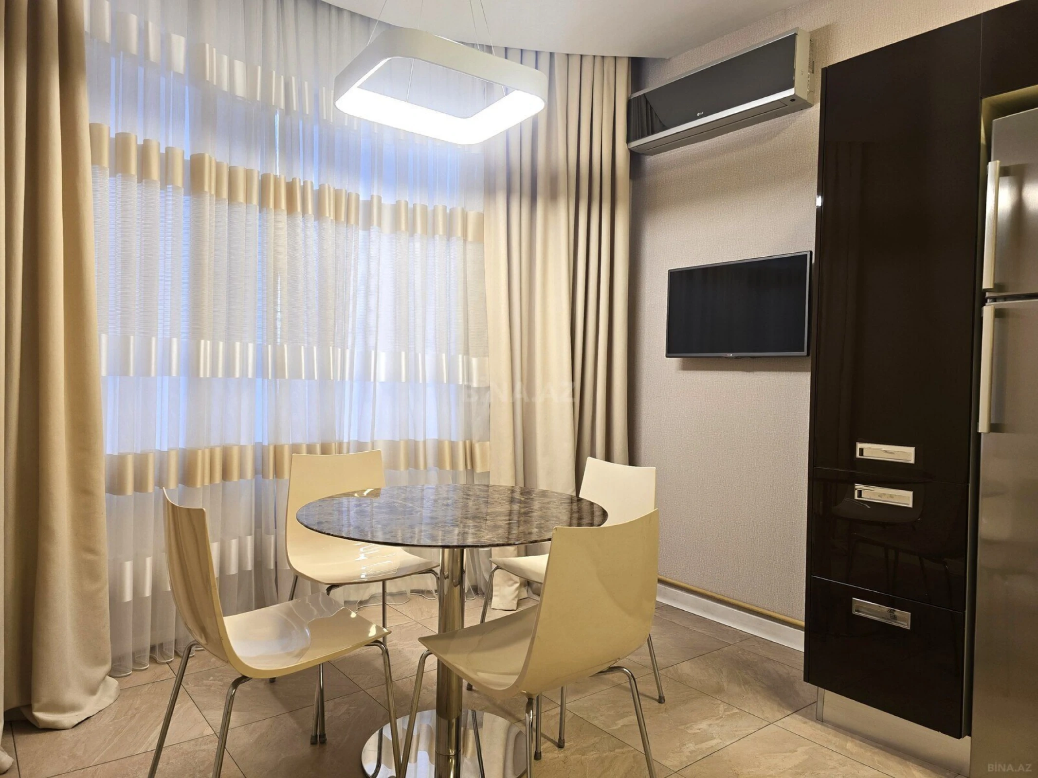 Satılır 3 otaqlı mənzil 155 m²