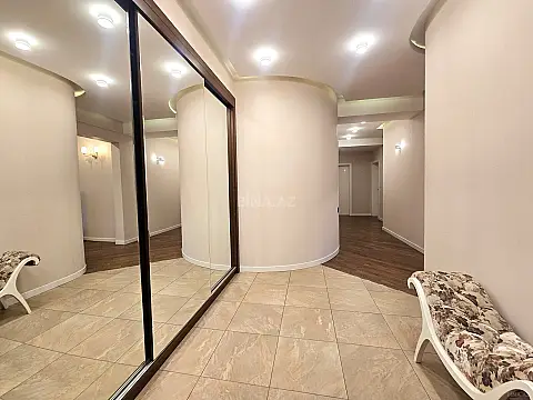 Satılır 3 otaqlı mənzil 155 m²