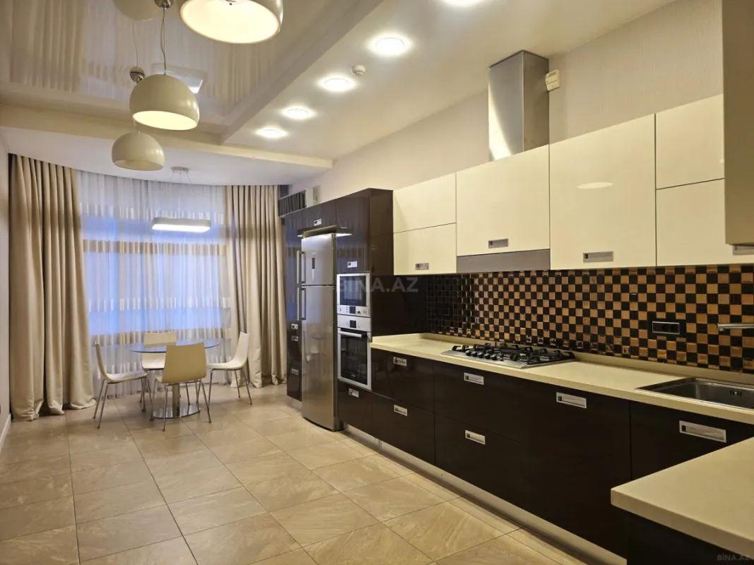 Satılır 3 otaqlı mənzil 155 m²