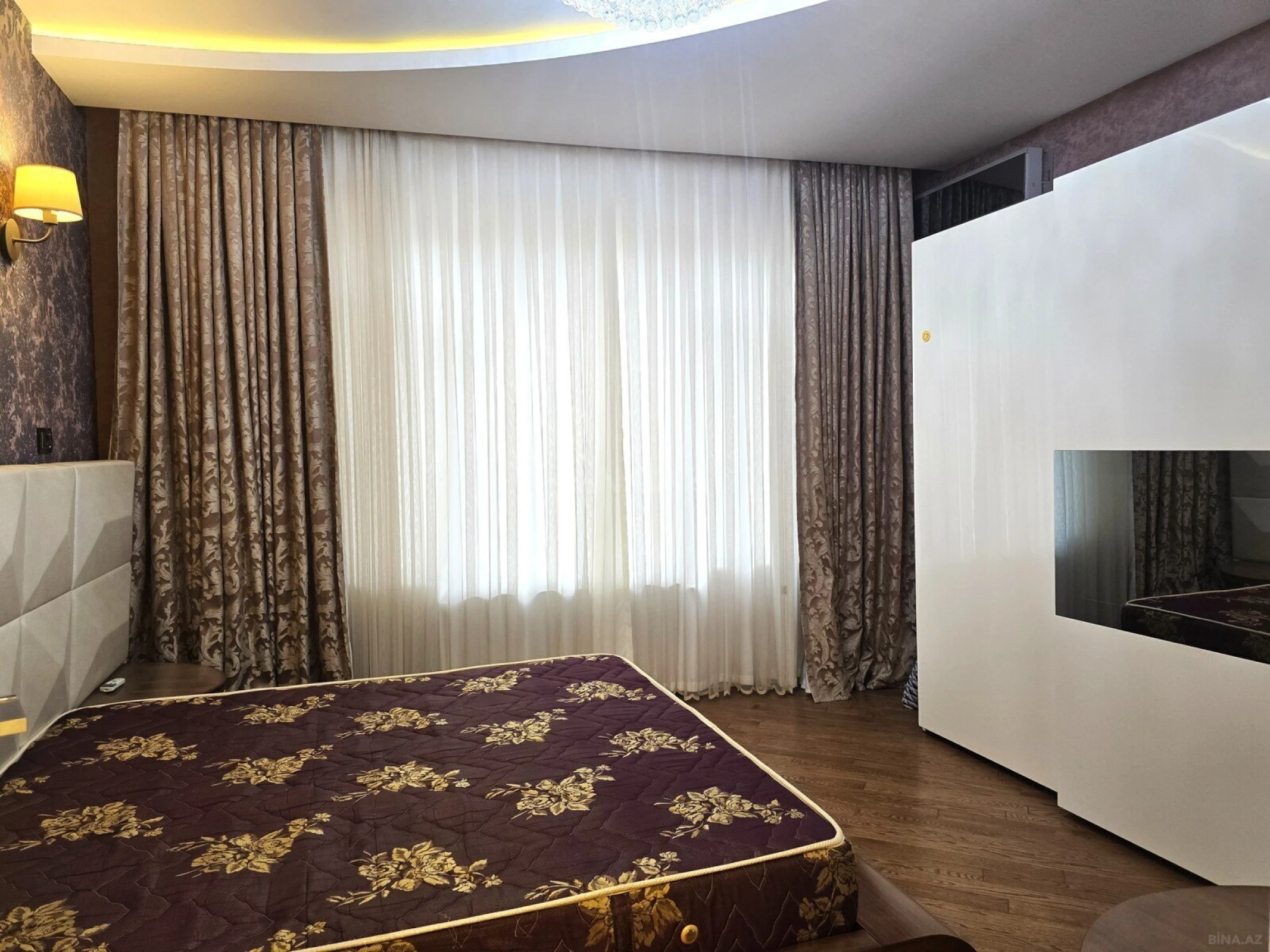 Satılır 3 otaqlı mənzil 155 m²