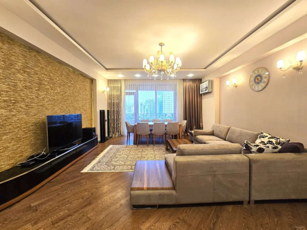 Satılır 3 otaqlı mənzil 155 m²