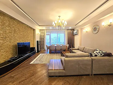 Satılır 3 otaqlı mənzil 155 m²
