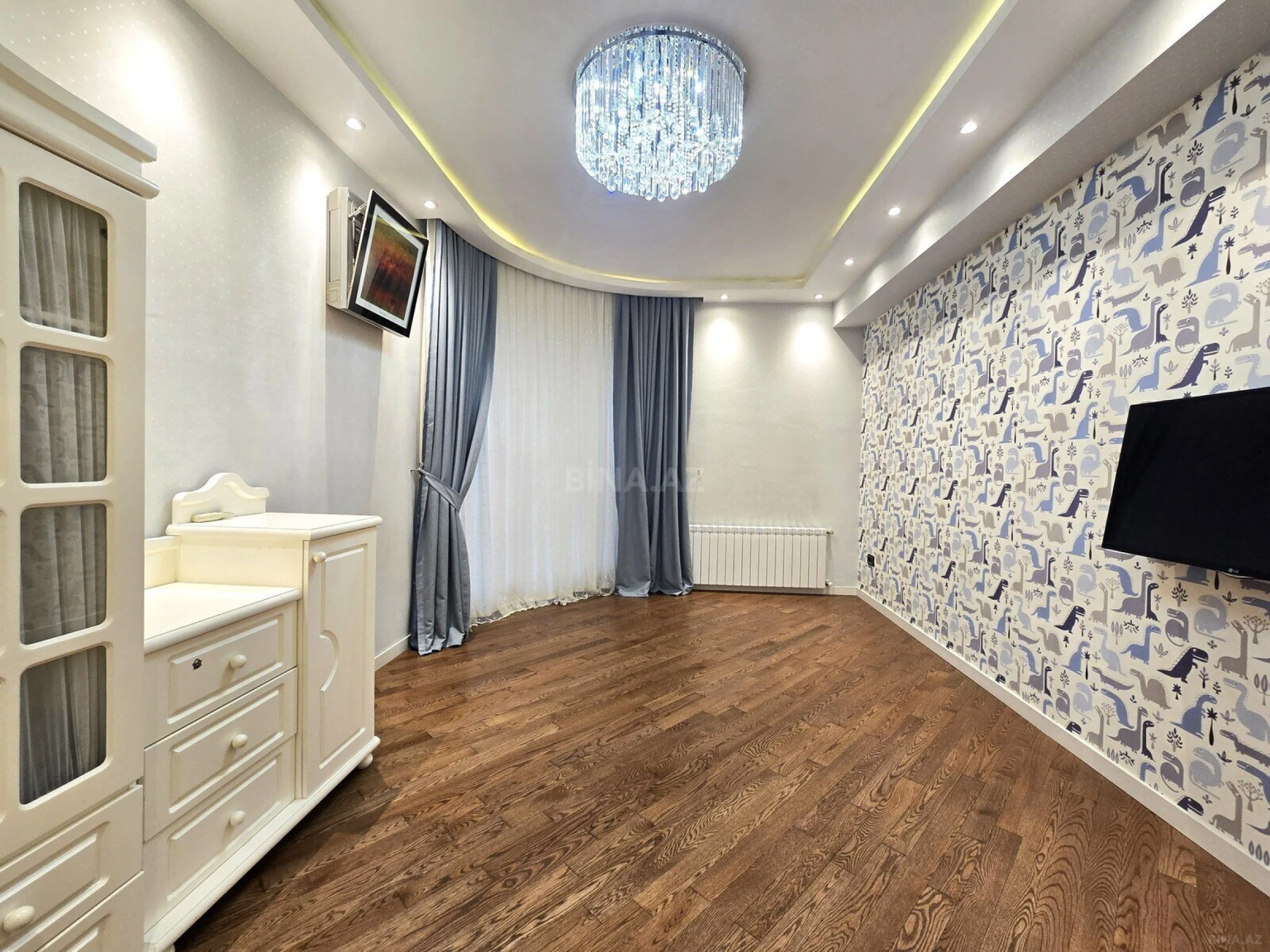 Satılır 3 otaqlı mənzil 155 m²