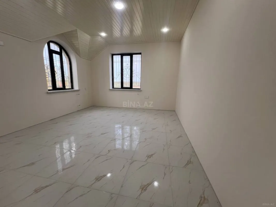 Satılır 10 otaqlı həyət evi 450 m²