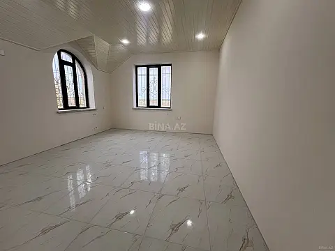 Satılır 10 otaqlı həyət evi 450 m²