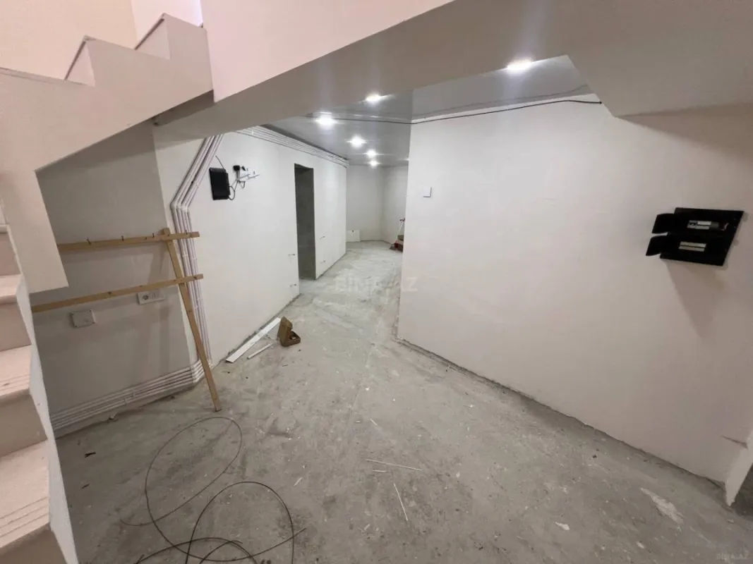 Satılır 10 otaqlı həyət evi 450 m²