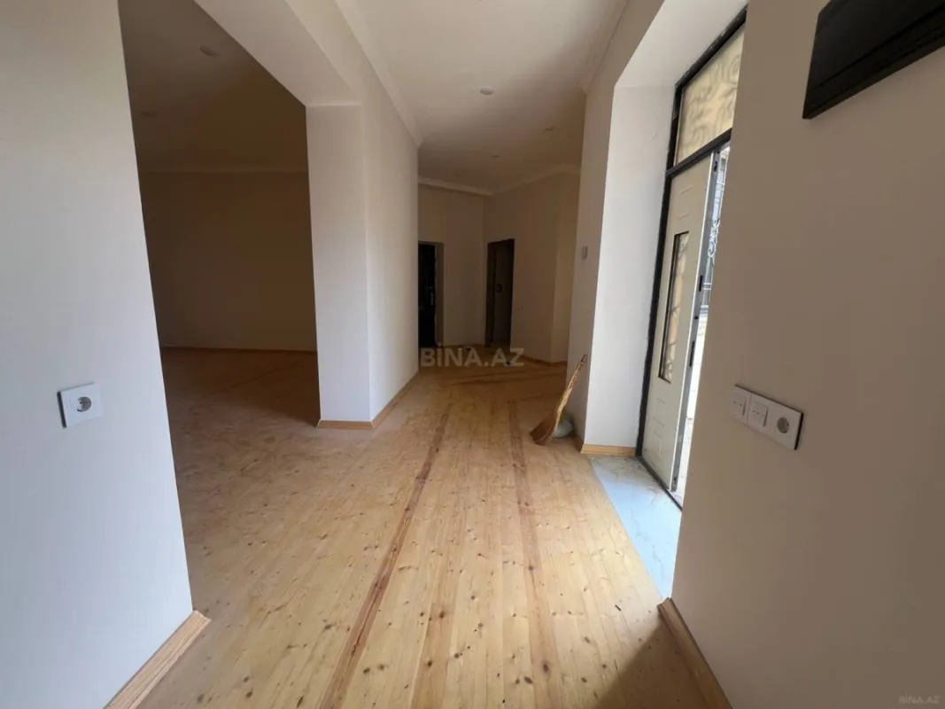 Satılır 10 otaqlı həyət evi 450 m²
