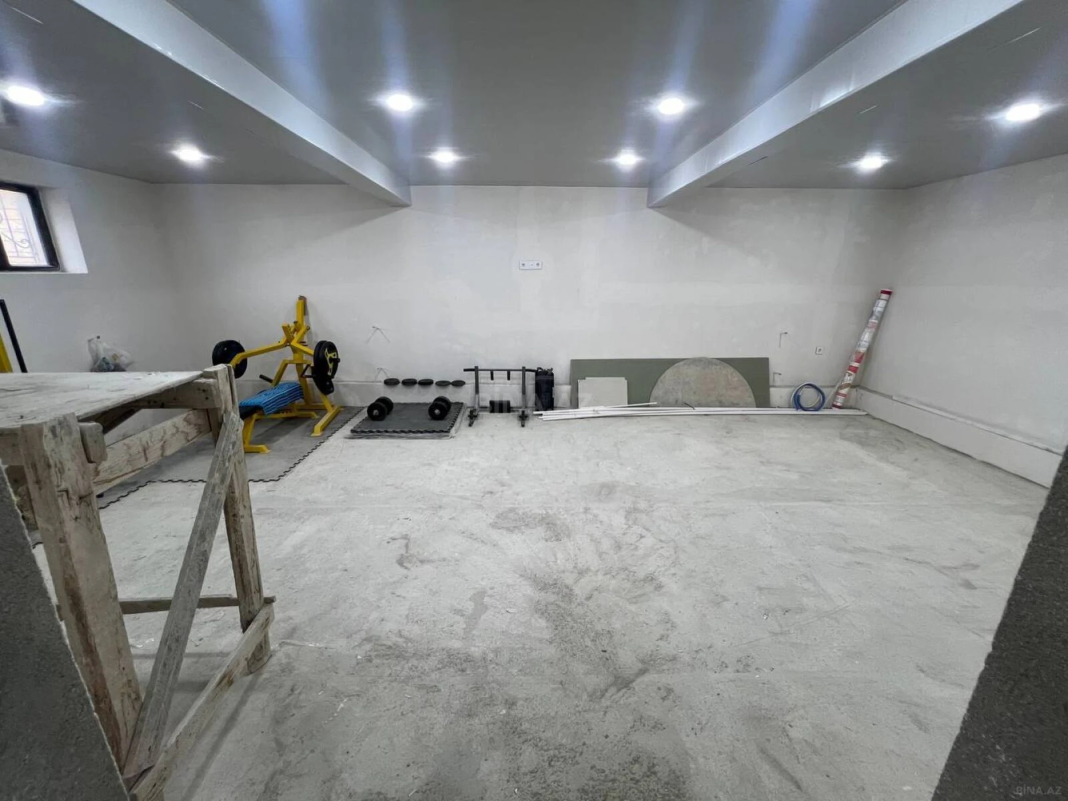Satılır 10 otaqlı həyət evi 450 m²
