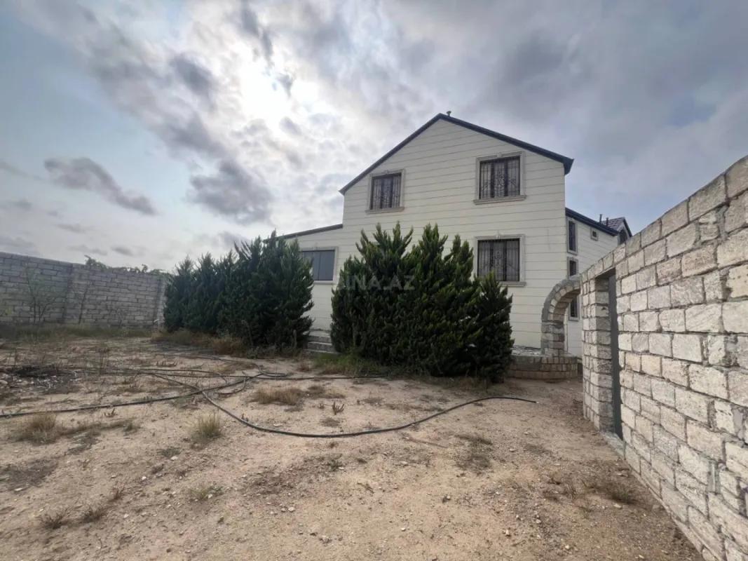 Satılır 10 otaqlı həyət evi 450 m²