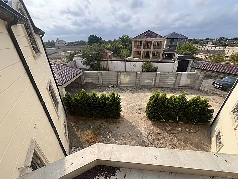 Satılır 10 otaqlı həyət evi 450 m²